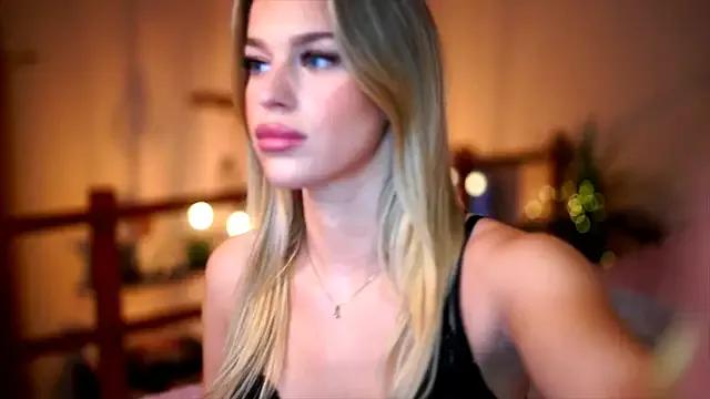 Emilyvanroessel from StripChat is Freechat