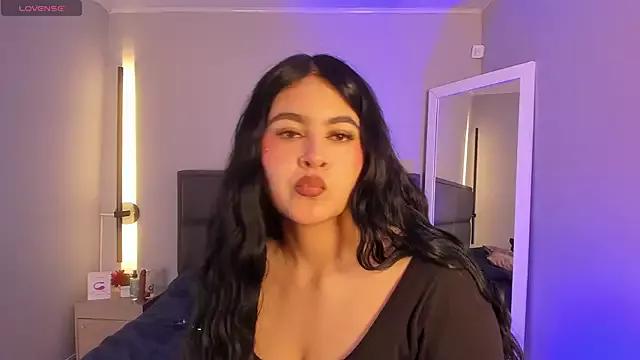 Emma__clark_ from StripChat is Freechat