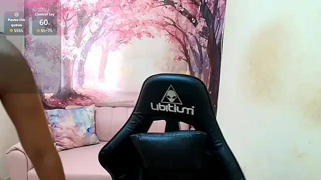 Emma_latinasexy18 from StripChat is Freechat