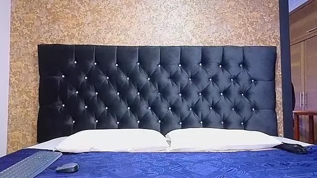emma_xuee from StripChat