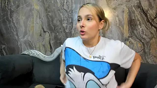 Emmaa_white_ from StripChat is Freechat