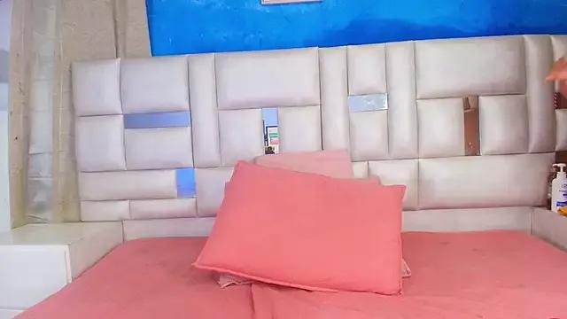 emmacurvy from StripChat is Freechat