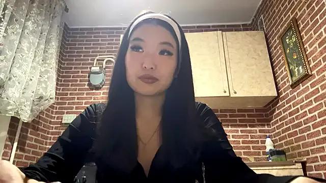 EmmaLeexth from StripChat is Freechat