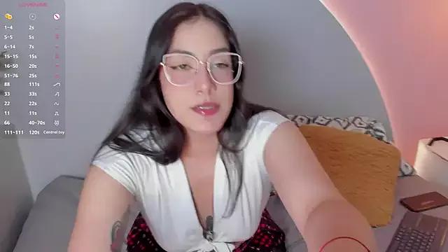 Emmamorelli_ from StripChat is Freechat