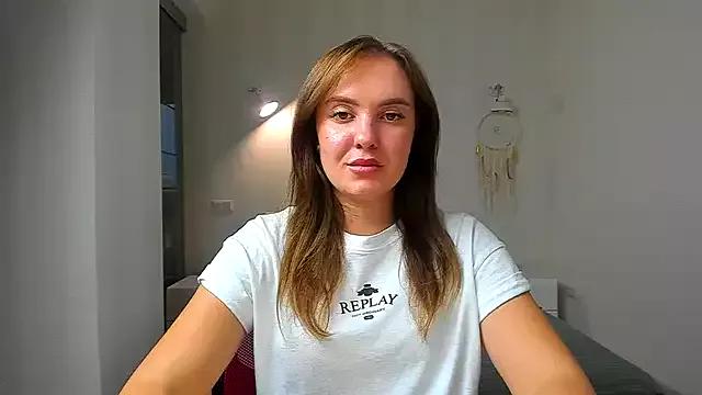 EmmaNorman from StripChat is Freechat