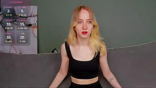 EmmaNovak from StripChat is Freechat