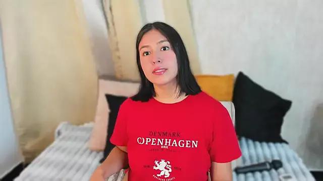 EmmaRossem from StripChat is Freechat