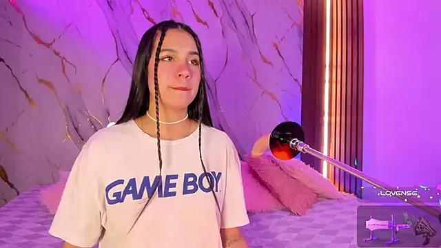 Emmiicute from StripChat is Freechat