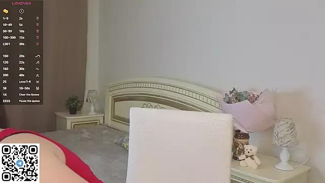 EnricaElis from StripChat is Freechat