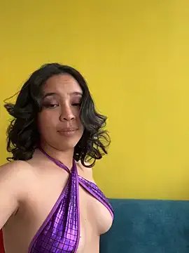 Esmerald_1111 on StripChat 