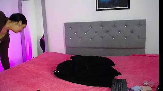Esmeraldaa- from StripChat is Freechat