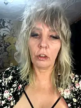 EsterHotMilf on StripChat 