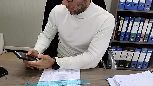 Evasionee from StripChat is Freechat