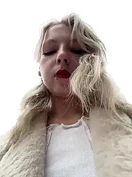 EveLittleSinner from StripChat