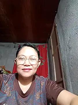 Everleigh_mom from StripChat