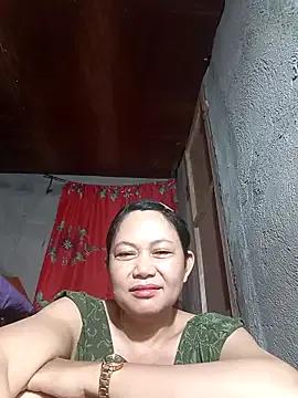 Everleigh_mom from StripChat