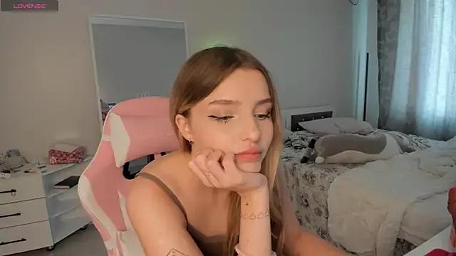 eweline_more from StripChat is Freechat