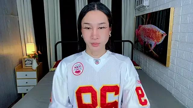 FinestCHLOExxx from StripChat is Freechat