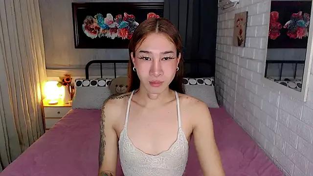 FinestCHLOExxx from StripChat is Freechat