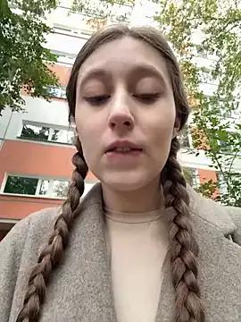 FroggyAnna from StripChat is Freechat