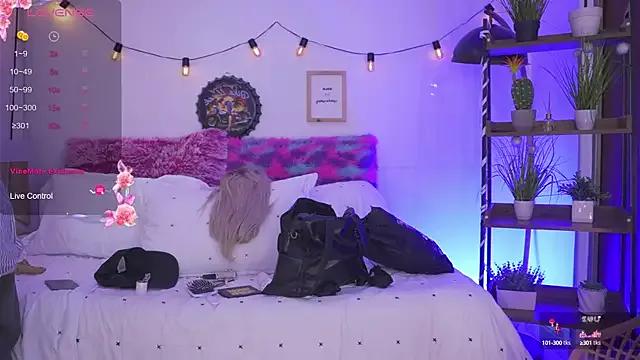 Gia_Moretti_ from StripChat is Freechat