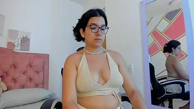 GiaCutee from StripChat