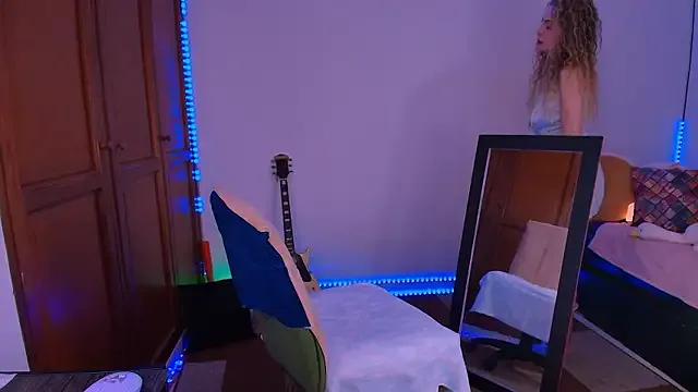 Giantonelawow from StripChat is Freechat