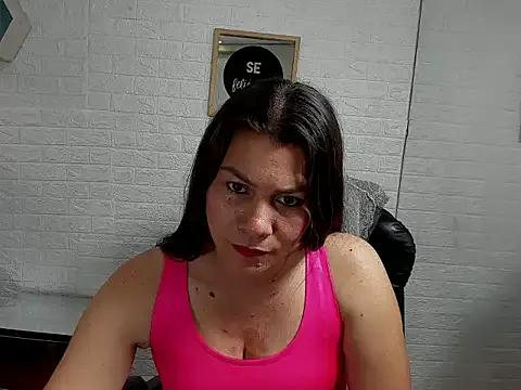 GlamVibe from StripChat is Freechat
