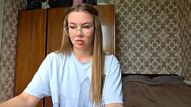 Glossy_Kissa from StripChat is Freechat