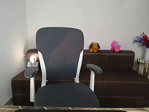 Glowing_queen from StripChat is Freechat