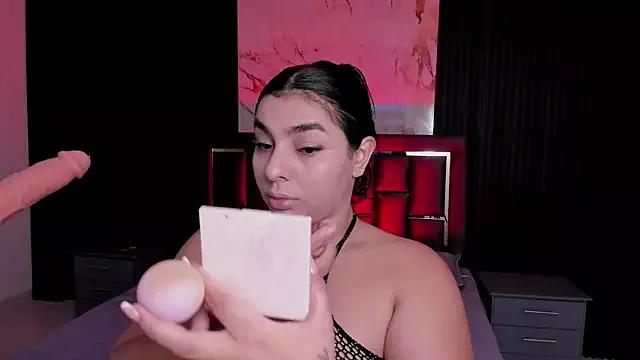 Hannasscott from StripChat is Freechat