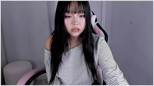 hee_young11 from StripChat is Freechat