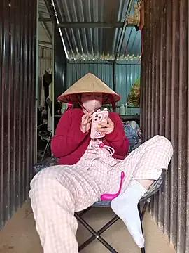 Helen-Tran from StripChat is Freechat