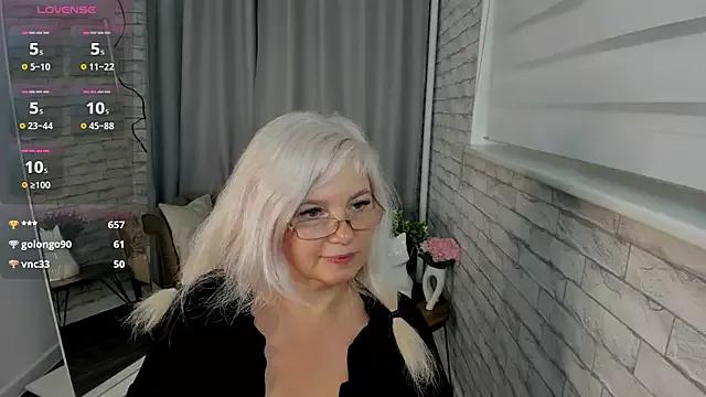 Hella_Fabel from StripChat
