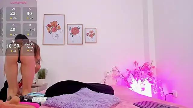 hellzel_moon from StripChat is Freechat