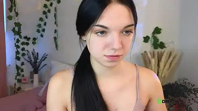 Hey_Caroline from StripChat is Freechat