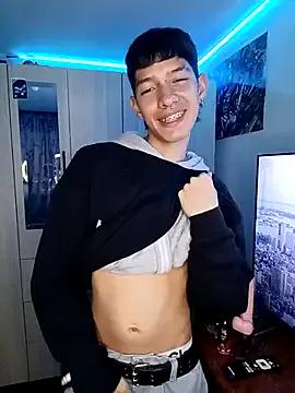 heyy_noah11 from StripChat is Freechat