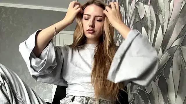 HollyCroker from StripChat is Freechat