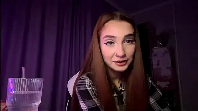 HollyPaw from StripChat is Freechat