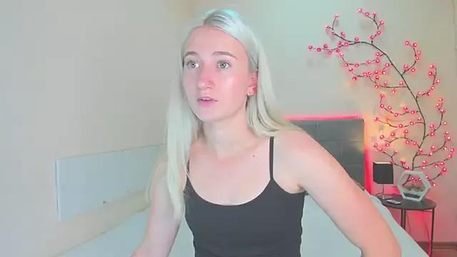 HollyTailors from StripChat is Freechat
