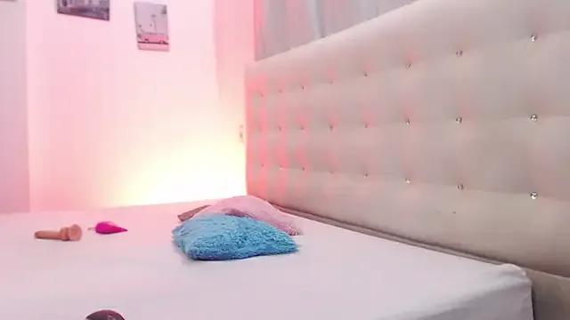 honeyalicee from StripChat is Freechat