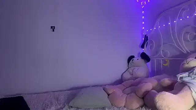 HoneyMist from StripChat is Freechat