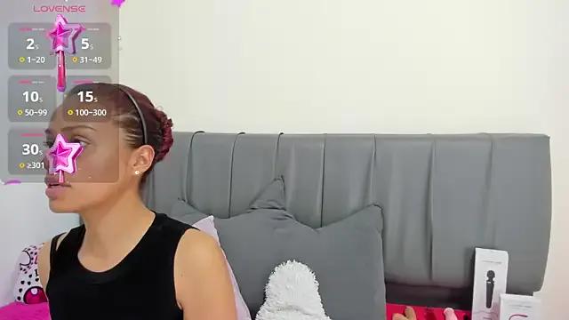 HoollyHendrix from StripChat is Freechat