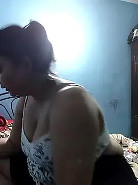 HottyOlly from StripChat is Freechat