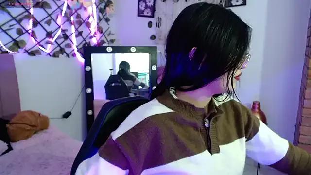 isa_bunny18 from StripChat is Freechat