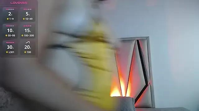 Isabella-Rosssi from StripChat is Freechat