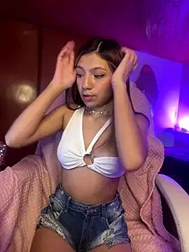 Isabella18_pink from StripChat is Freechat