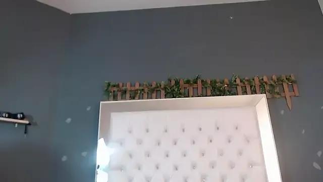 isabella_brown1 from StripChat is Freechat