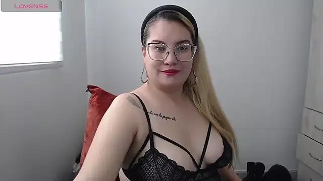 Isabellahunt12 from StripChat is Freechat