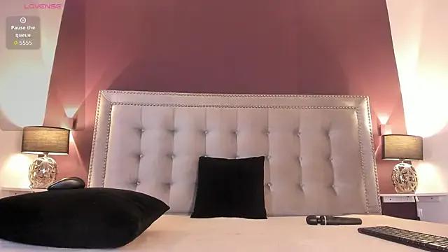 IssyRosse from StripChat is Freechat
